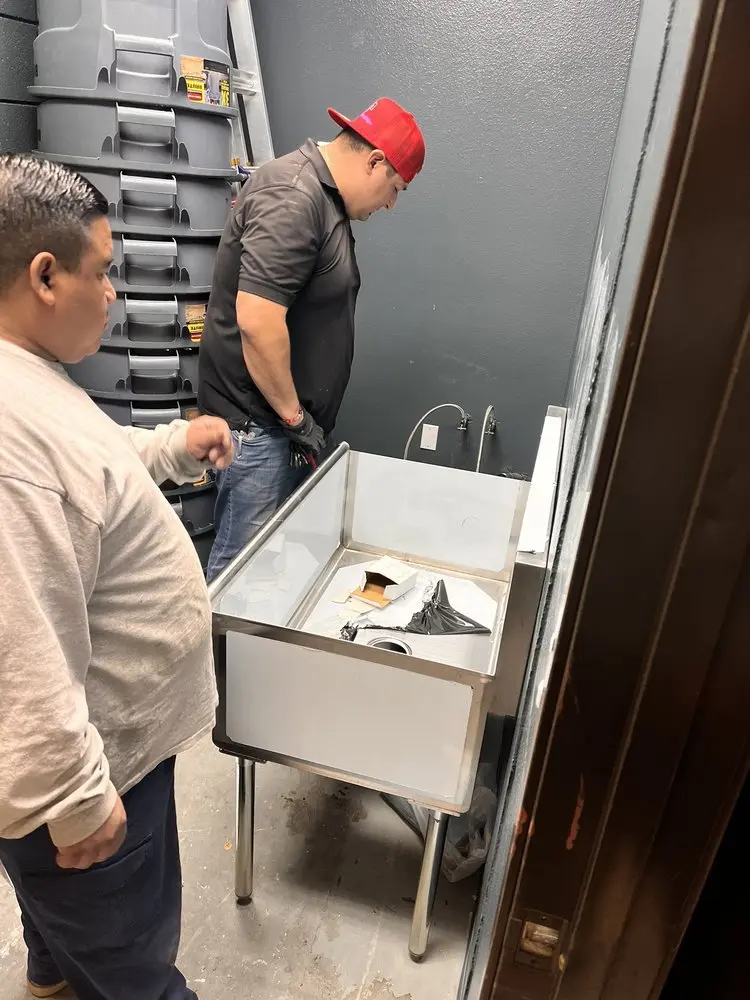 Commercial plumbing and sink installation in Park Santiago